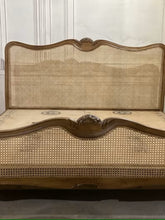 Indian Carving Wooden Walnut Solid Wood Platform Bed With Flower Style Headboard